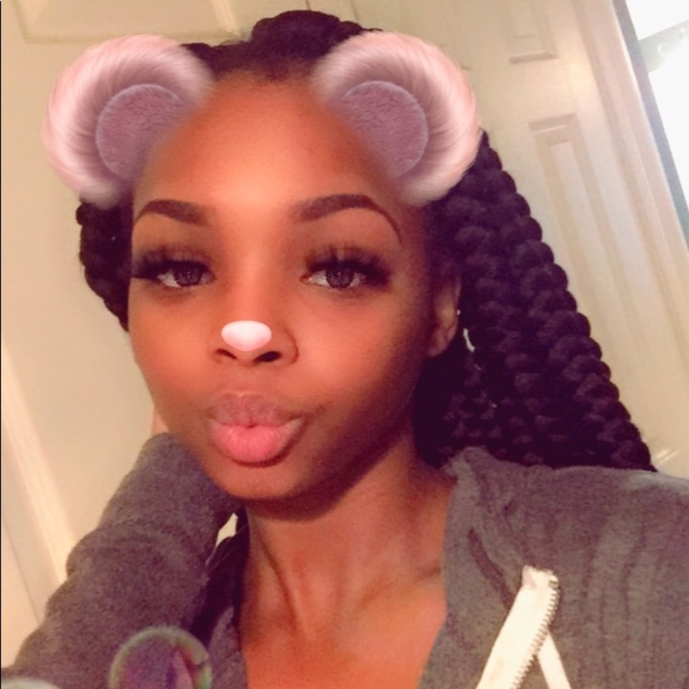 Meet your Posher, Kiya